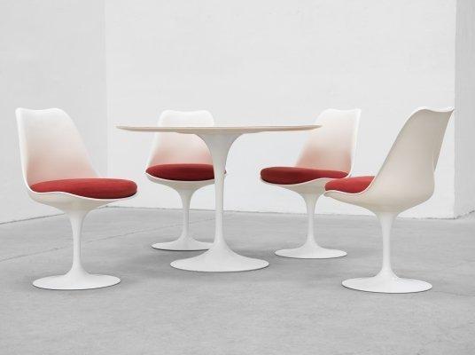 Eero Saarinen Tulip dining set for Knoll, one pedestal and no legs